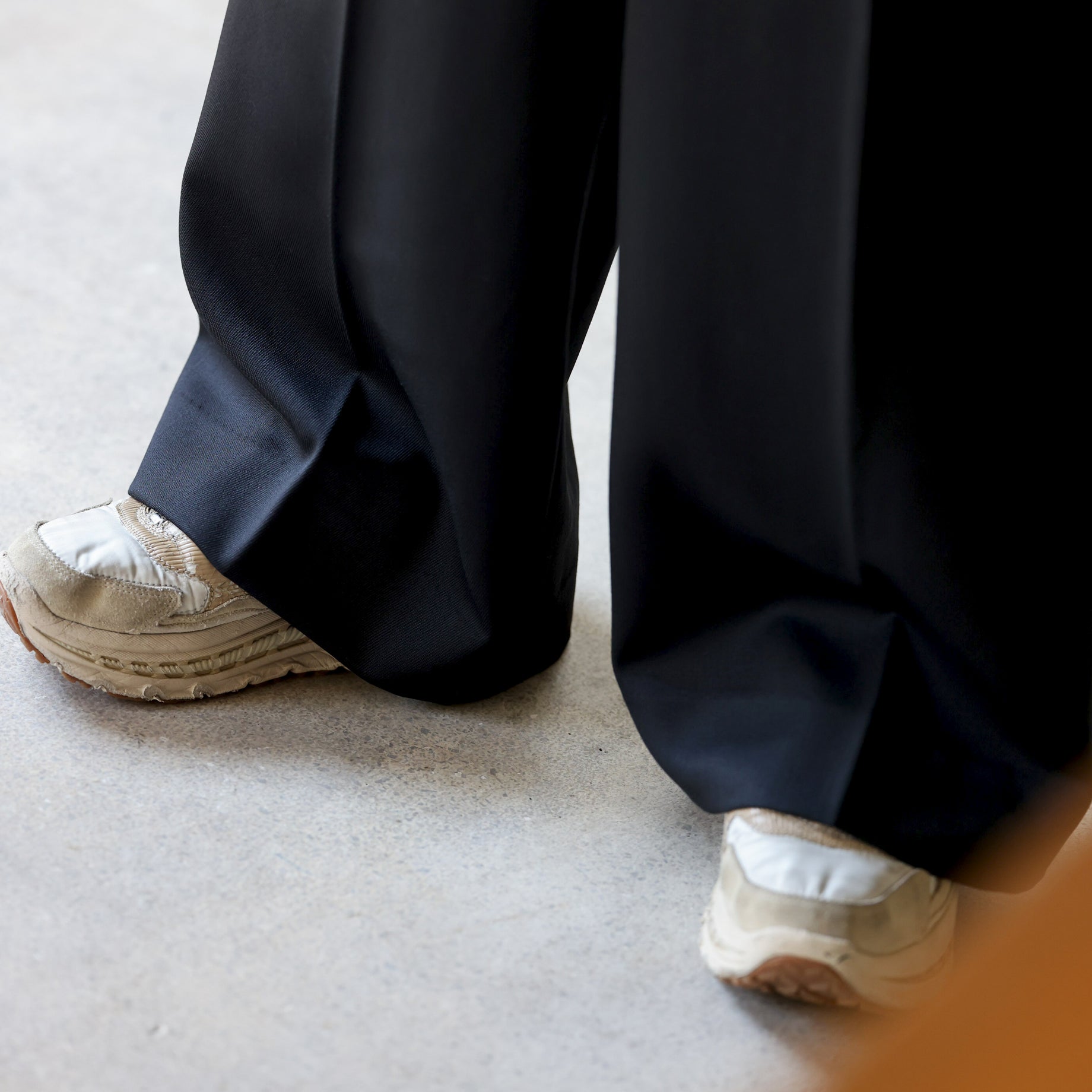 TUCKED WIDE TROUSERS（BLACK）