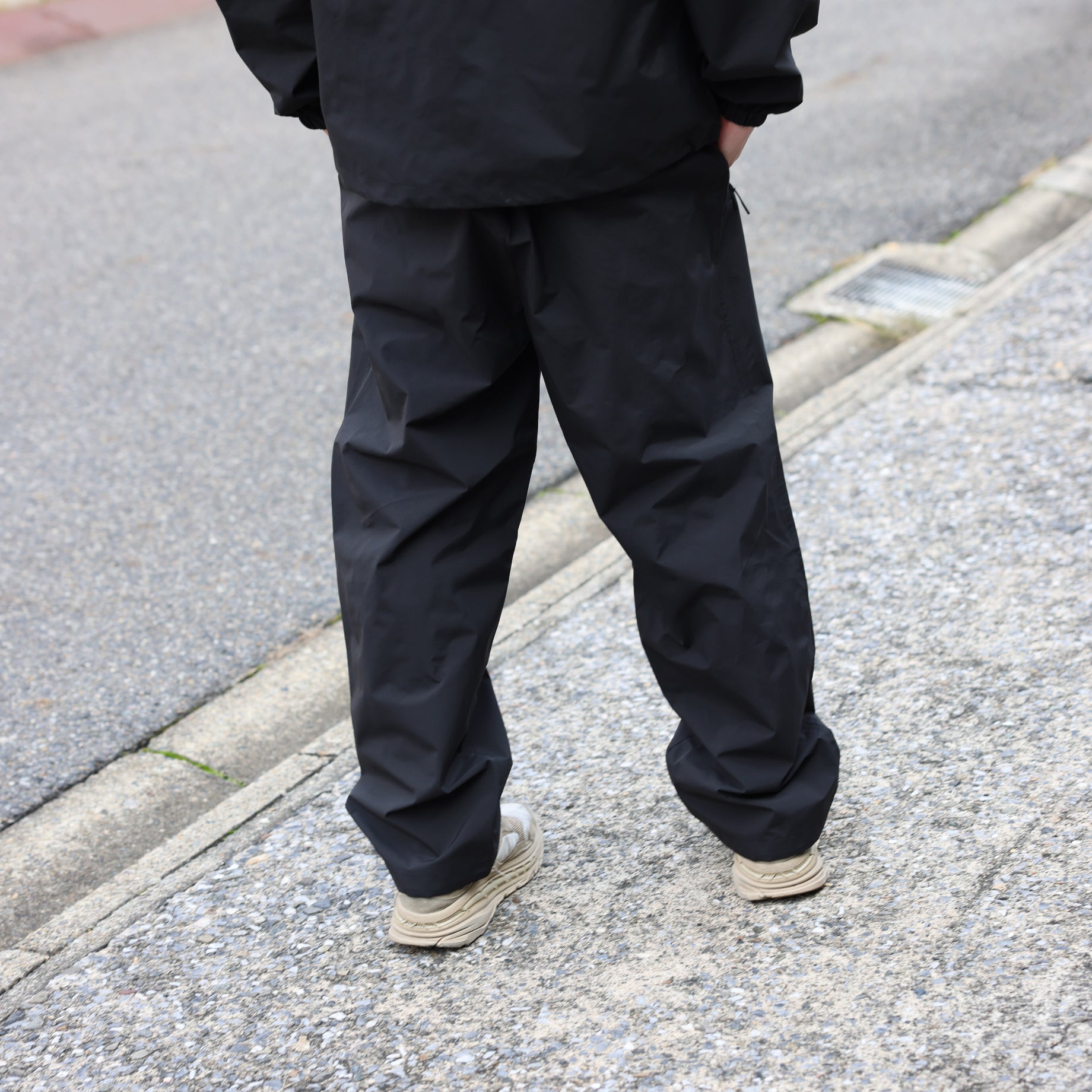 NYLON PANTS（BLACK）