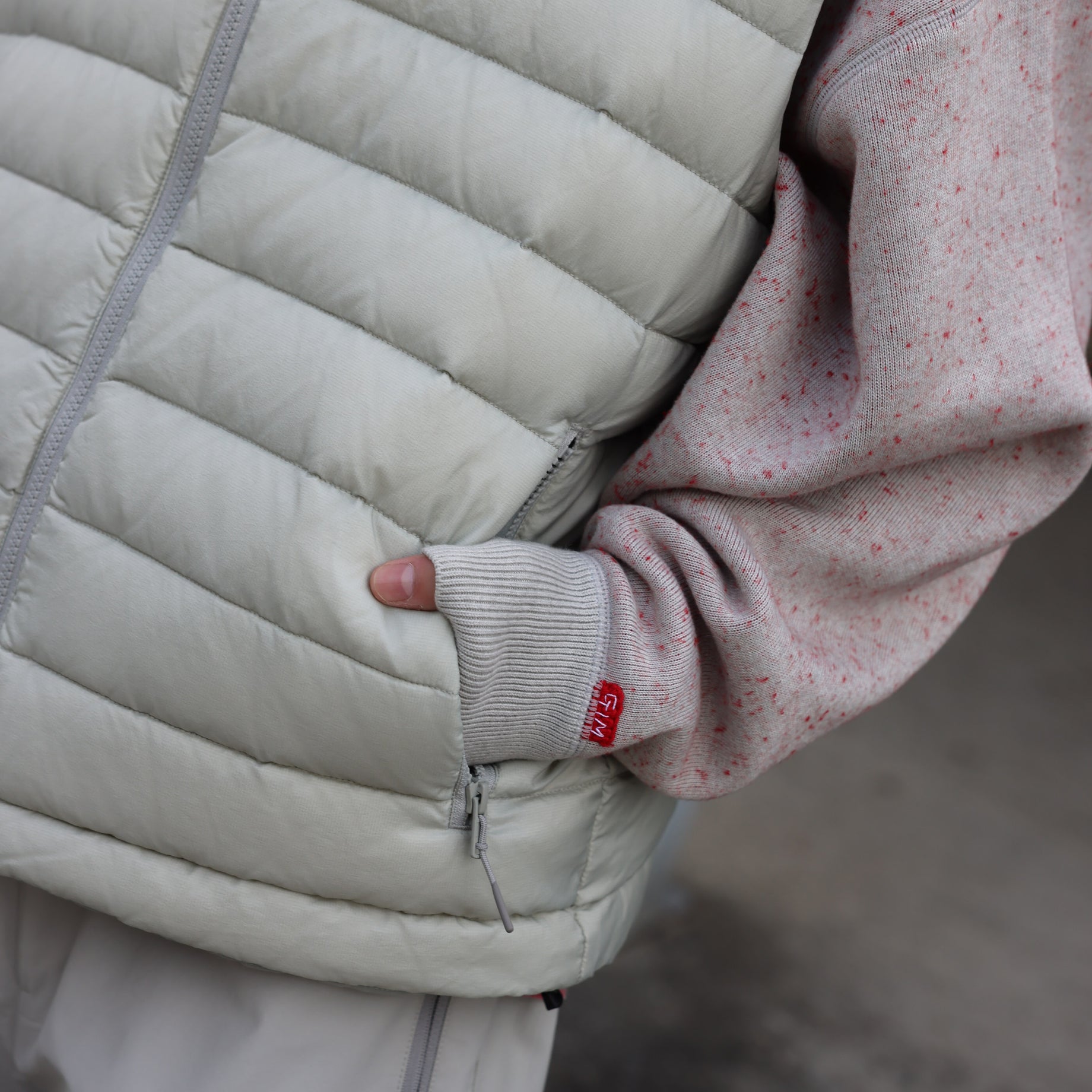 MIDDLE DOWN VEST（LT.GRAY）