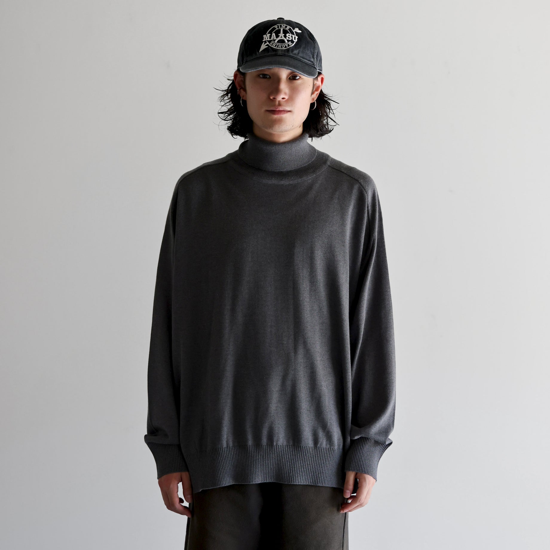 TURTLE NECK KNIT （D.GRAY）