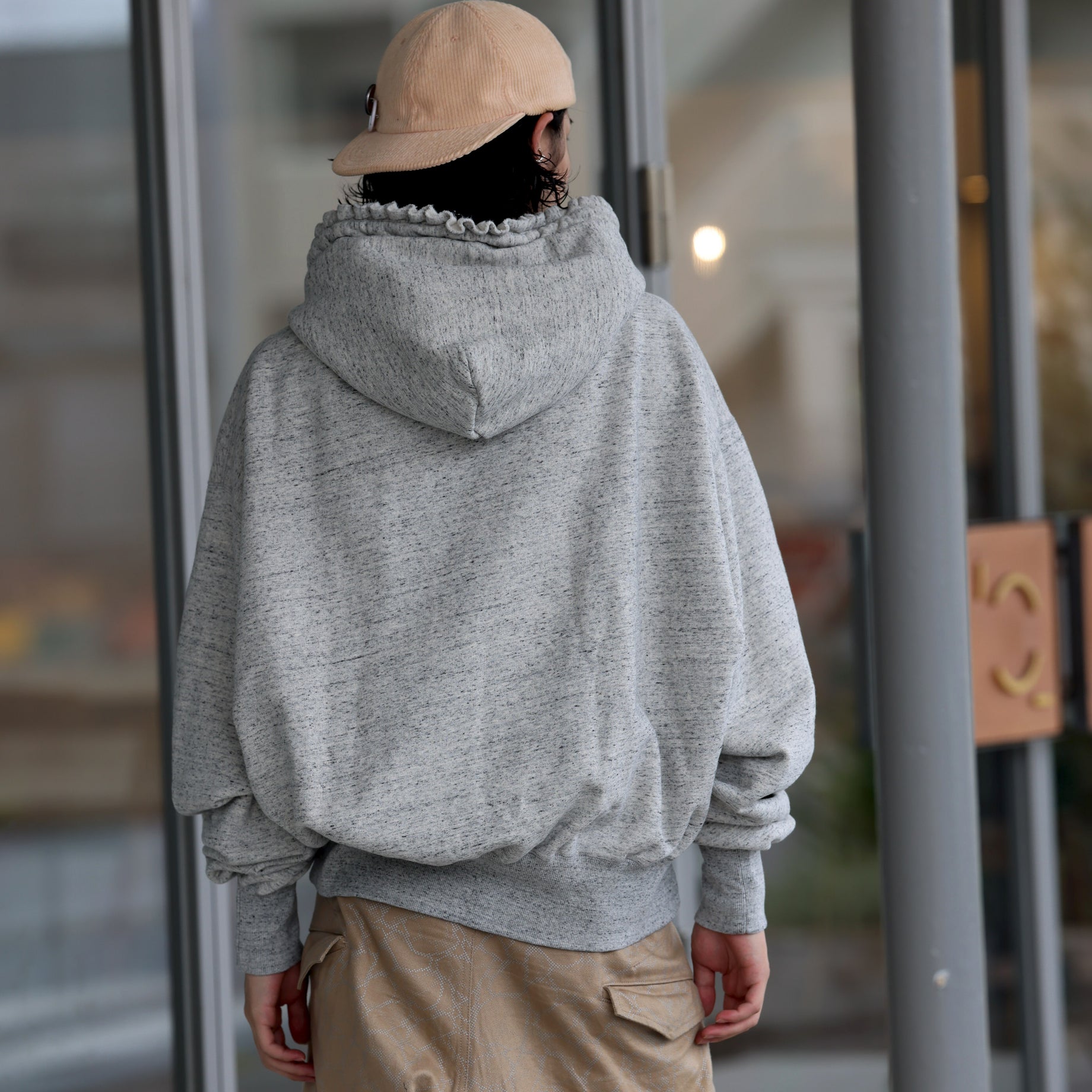 PLEATS HOODIE （GRAY）