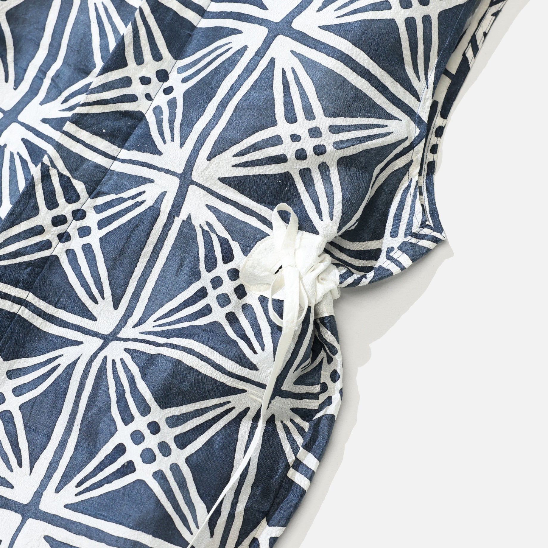 ”SHURIKEN” BATIK WILD SILK JUMPSUIT（NAVY × WHITE）