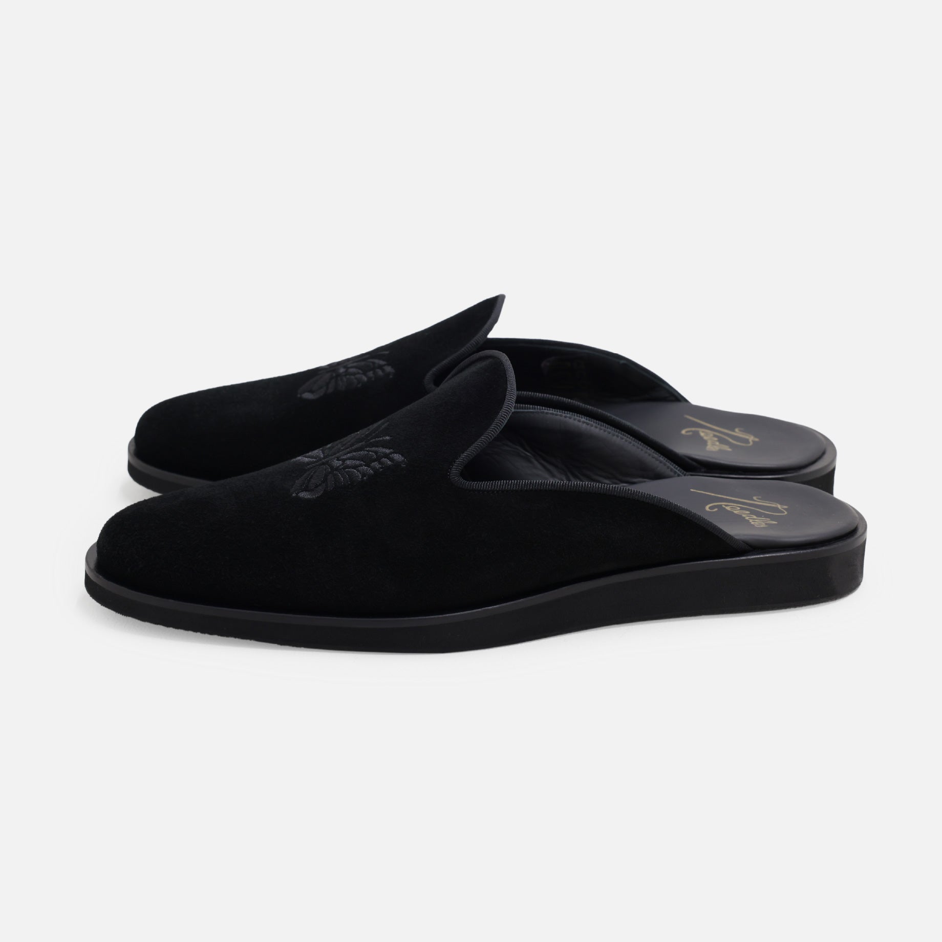 PAPILLON EMB. SLIP-IN - SUEDE（BLACK）