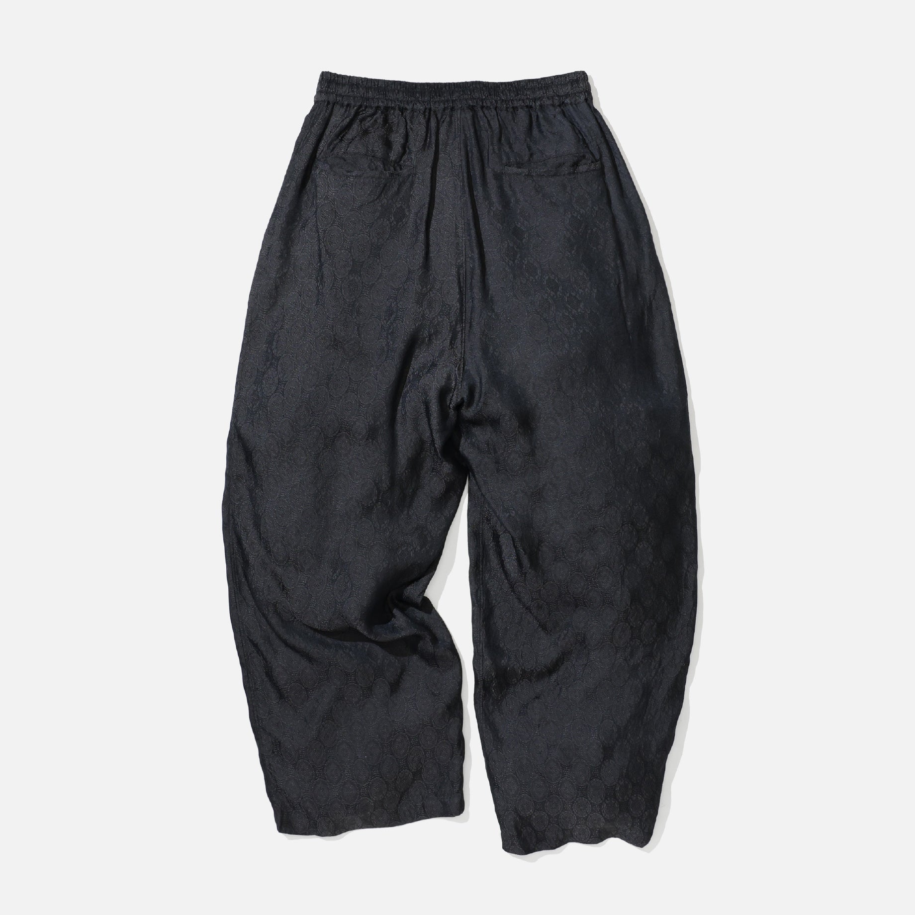1 TUCK PANTS（CHACOAL） – UNEVEN HUB STORE｜想像を超える、人