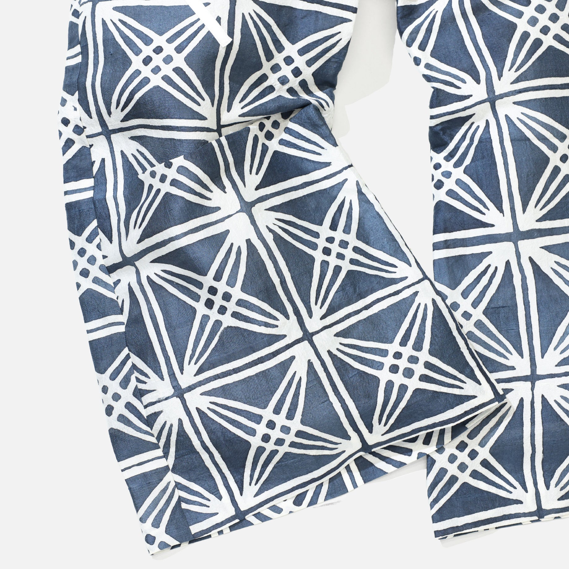 ”SHURIKEN” BATIK WILD SILK JUMPSUIT（NAVY × WHITE）