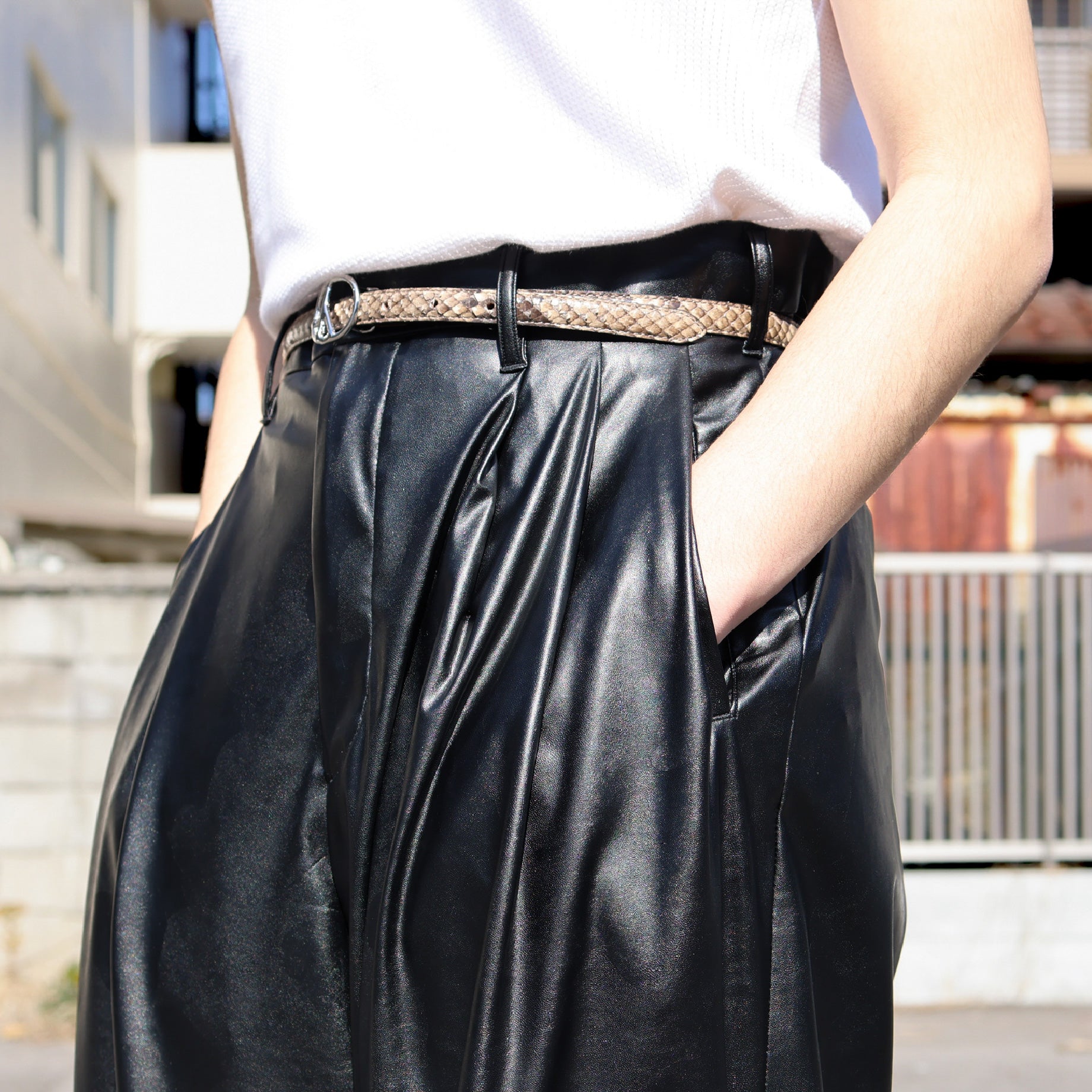 TUCKED WIDE PANT - SYNTHETIC LEATHER（BLACK）