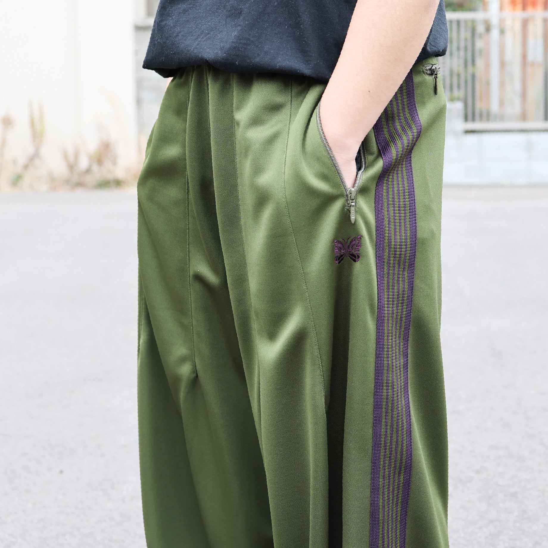 H.D. TRACK PANT - POLY SMOOTH（OLIVE）