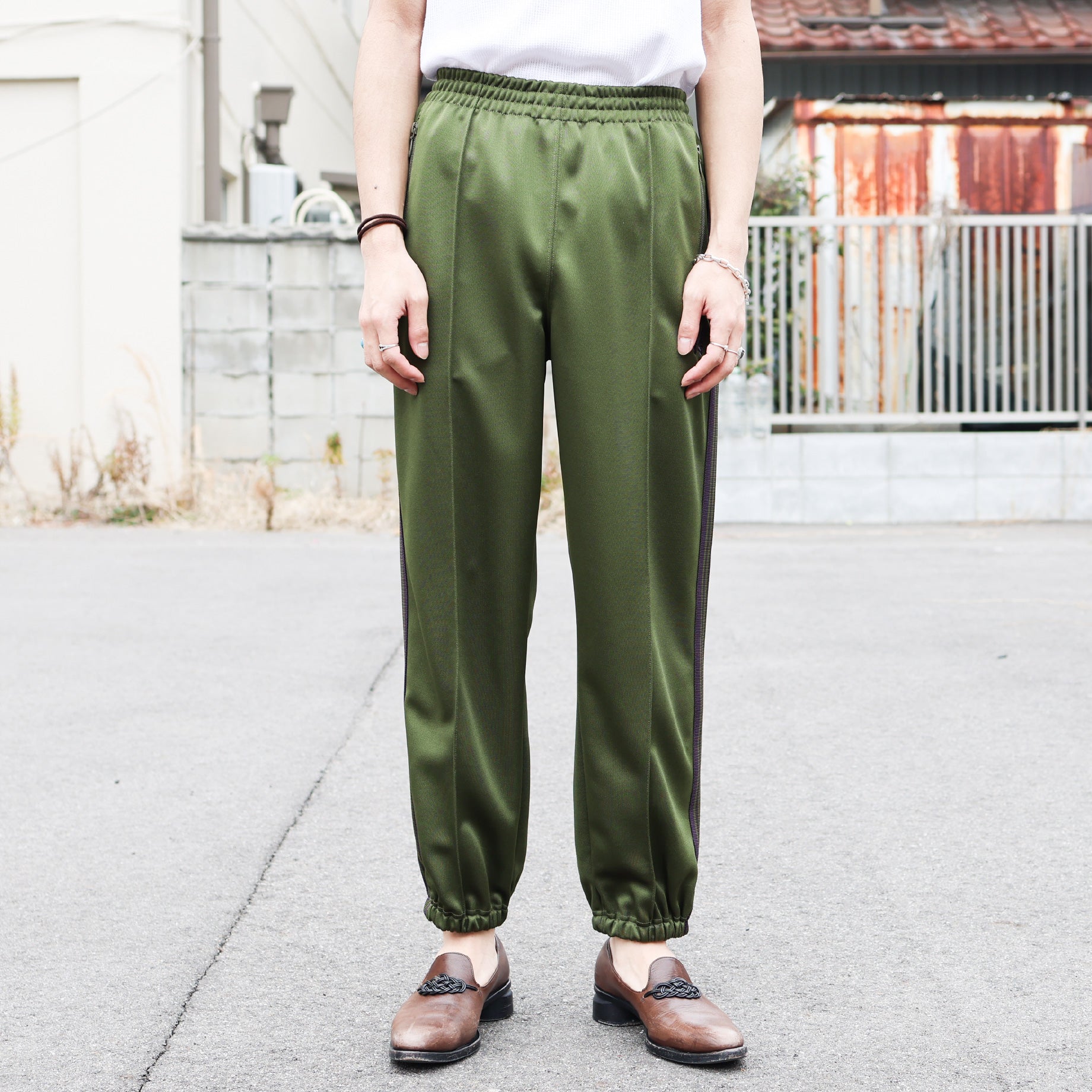 ZIPPED TRACK PANT - POLY SMOOTH（OLIVE）