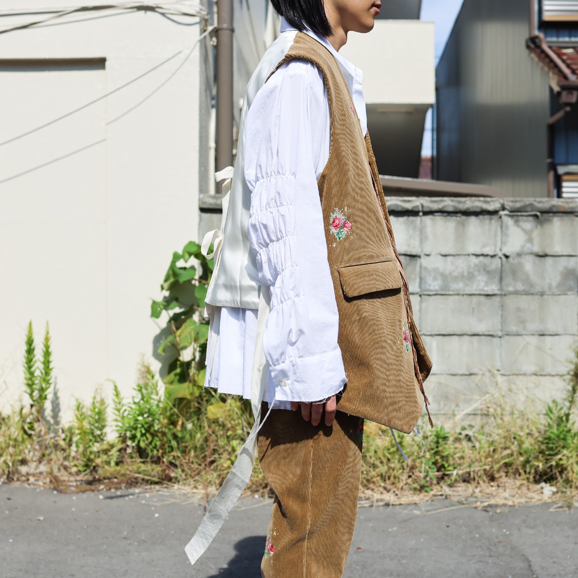 CORDUROY EMBROIDERY VEST（CAMEL）