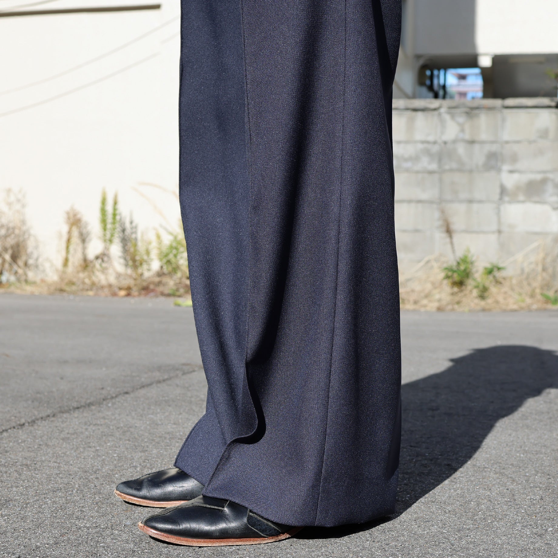 SEMI FLARE SILHOUETTE SLACKS（NAVY）