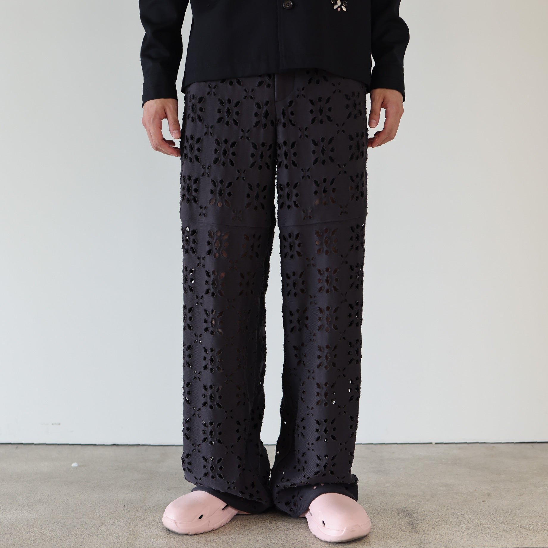 FLOWER HOLE SWEAT PANTS（BLACK）