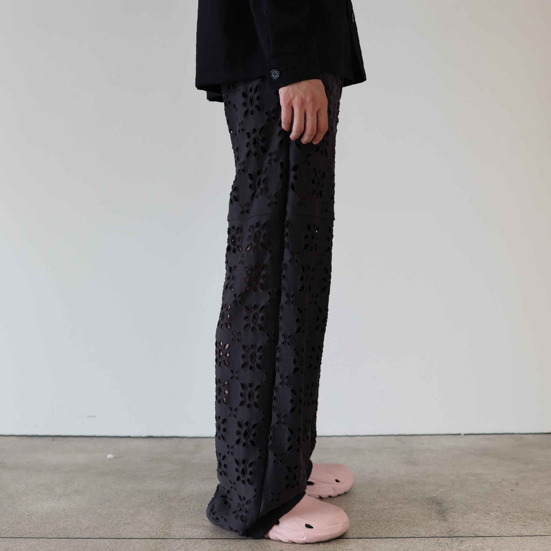 FLOWER HOLE SWEAT PANTS（BLACK）