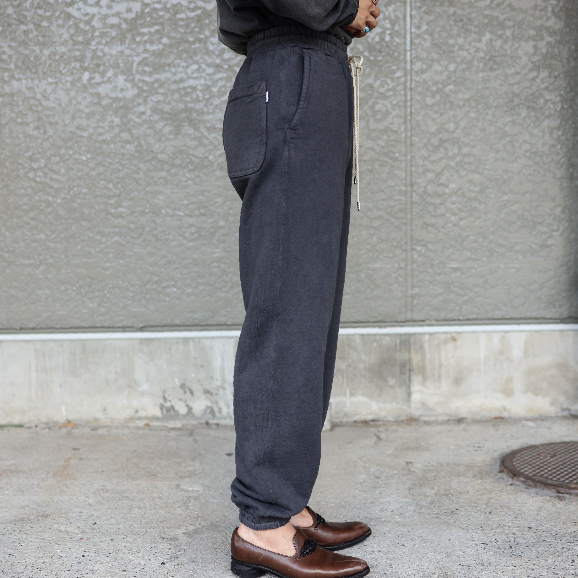 COLLEGE PRINTED SWEAT TROUSERS（AGED BLACK）