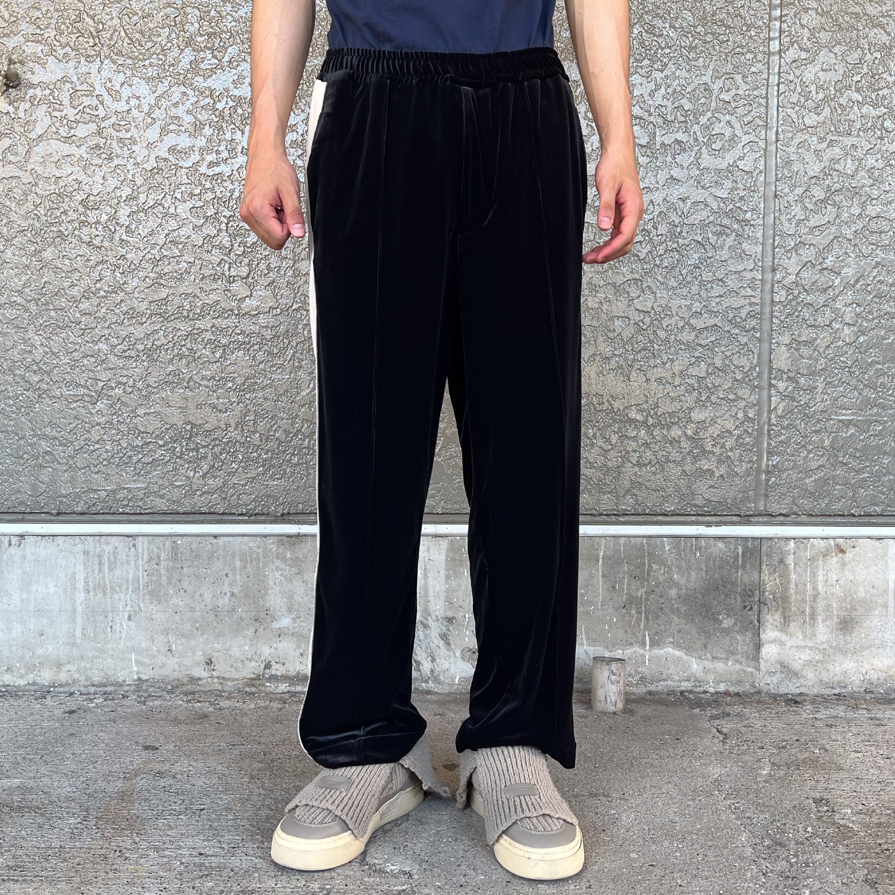 VELOUR TRACK PANTS（BLACK）