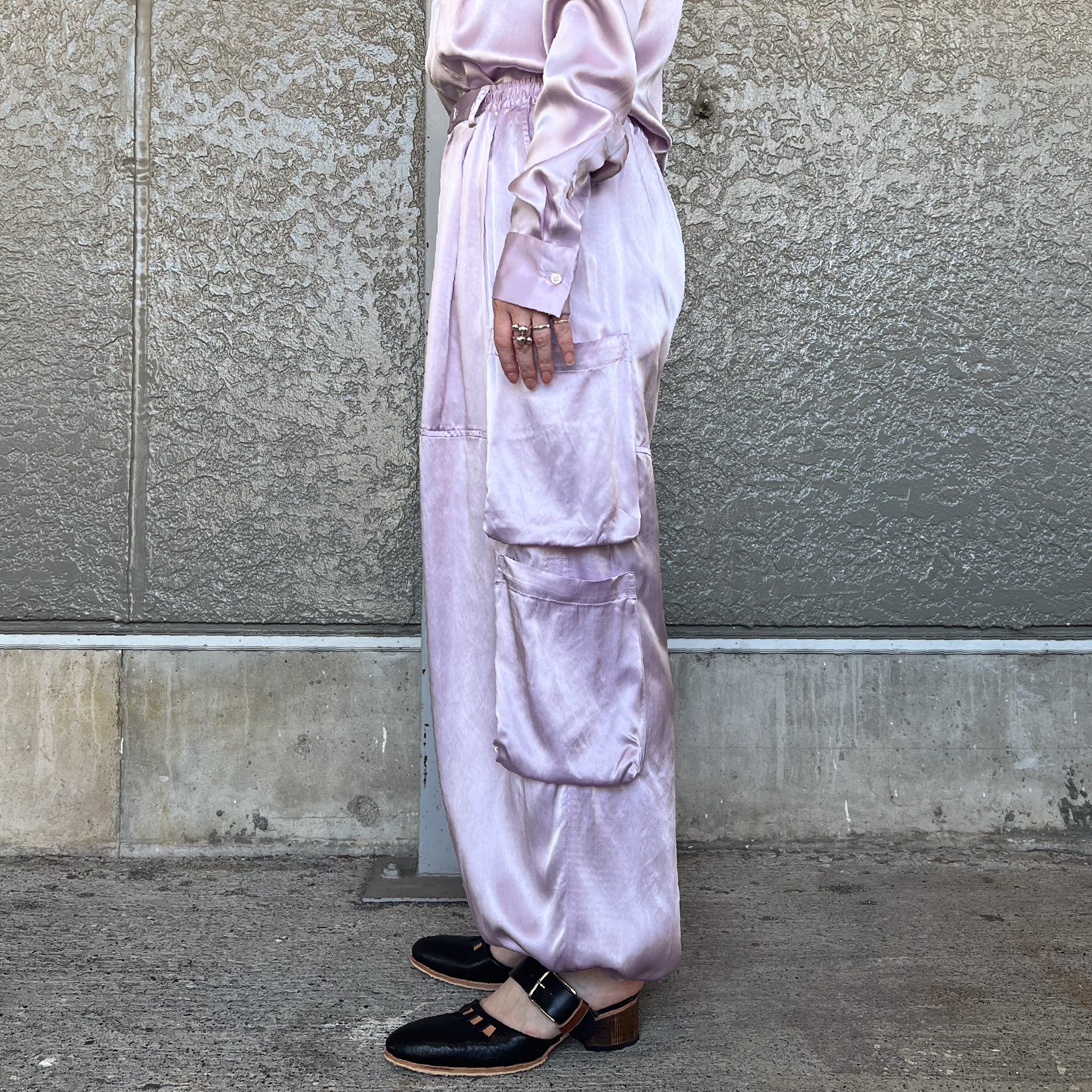 WATERING SATIN MILITARY EASY PANTS （MIST PINK）