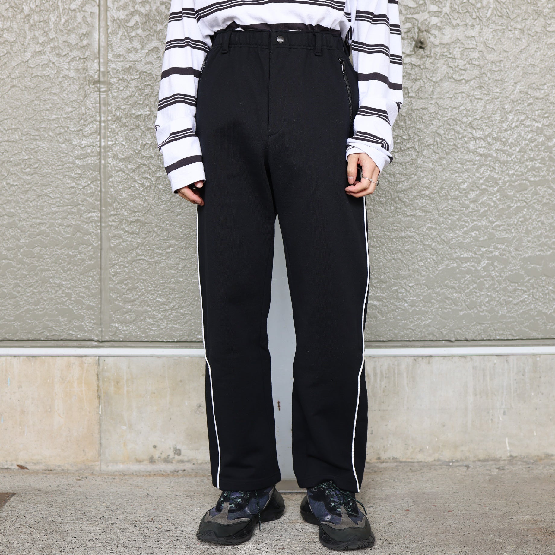 PIPING SWEAT PANTS - COTTON LINED PILE FLEECE（BLACK）
