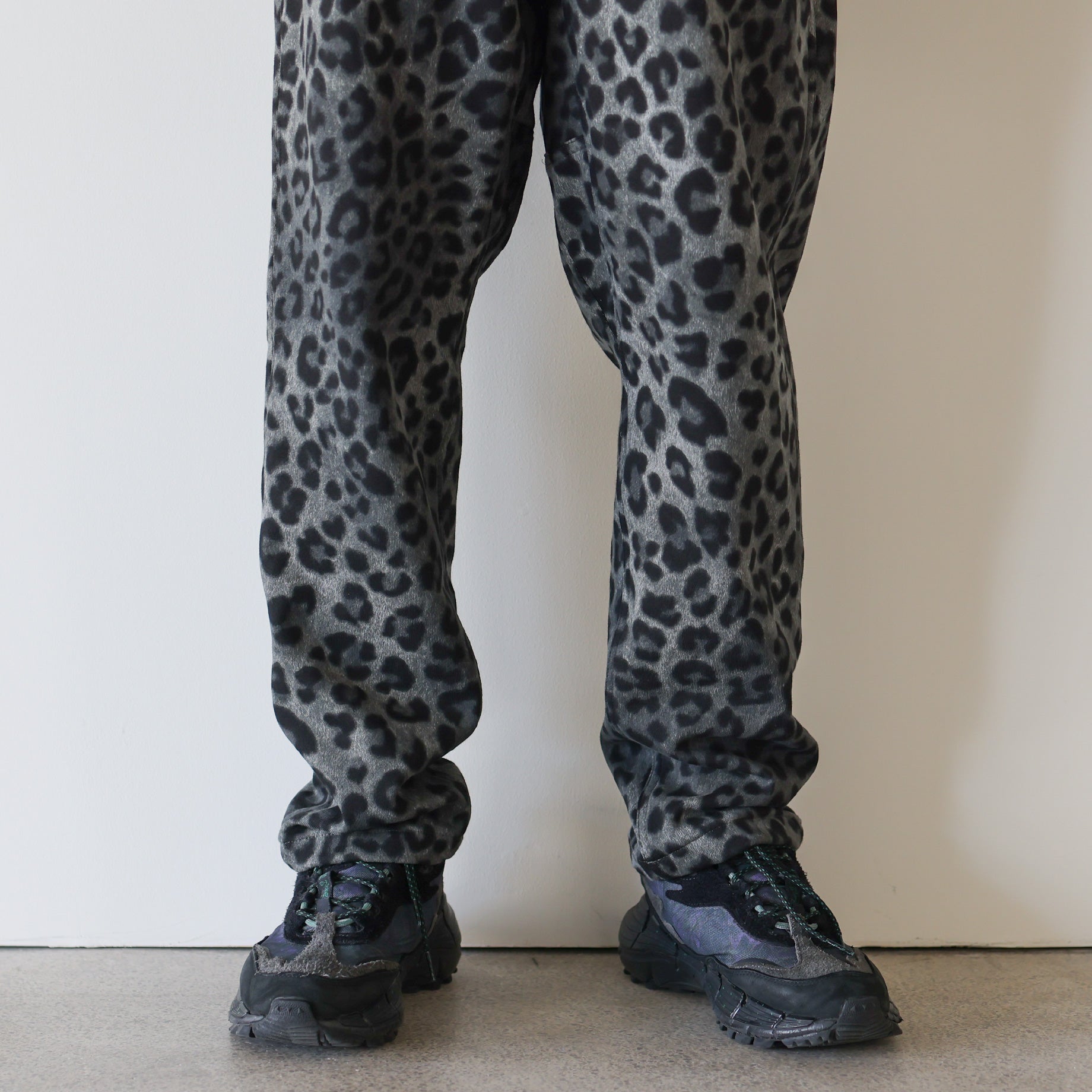 EZ PANT - FRENCH TERRY  / LEOPARD PRINTED（BLACK）