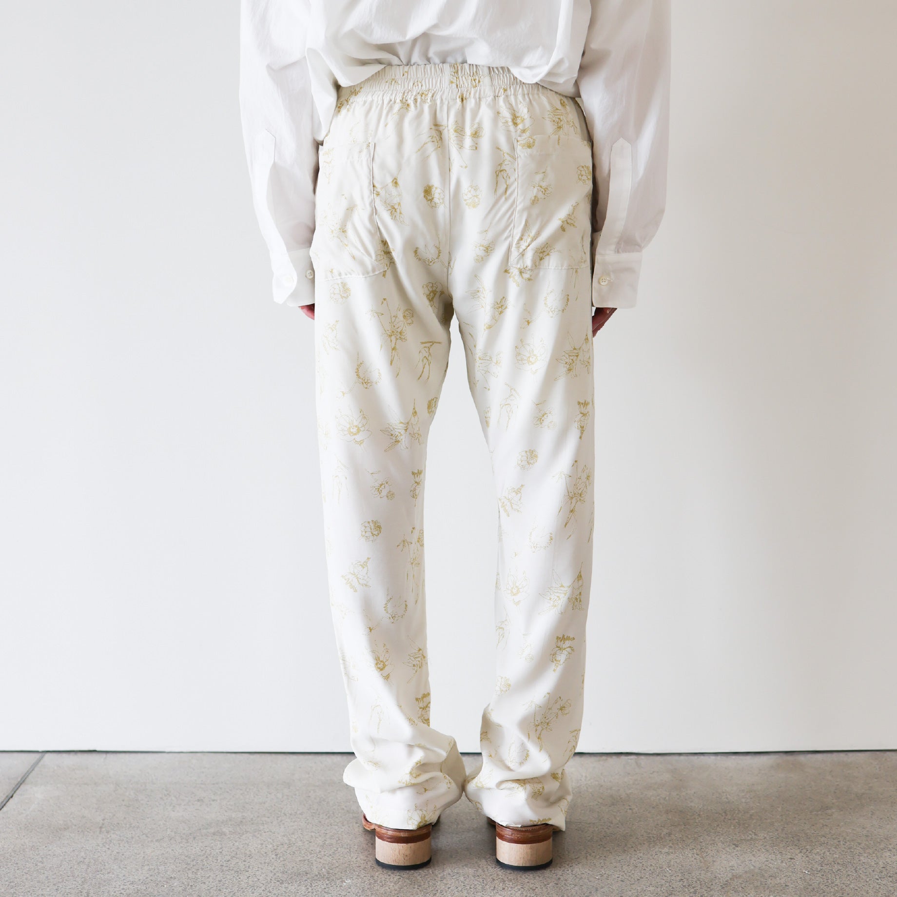 RAYON PRINT - EASY PANTS（C.BEIGE） – UNEVEN HUB STORE｜想像を